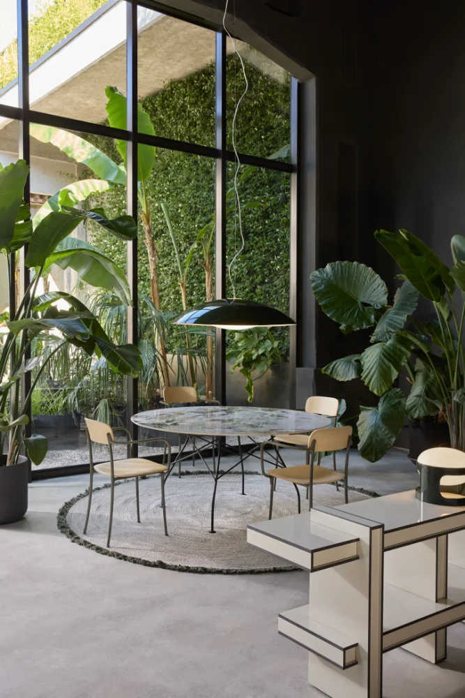 Photo set Kartell SAVOIA Leather Small Armchair BLACK/ANTHRACITE KAR02408NA 4