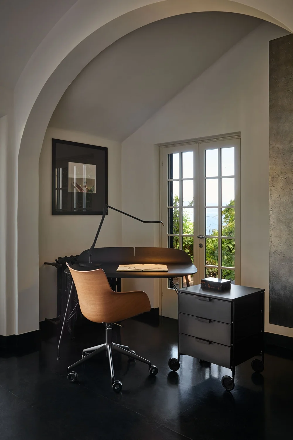 Photo set Kartell EARL OF WOOD NOIR KAR04927NN 0