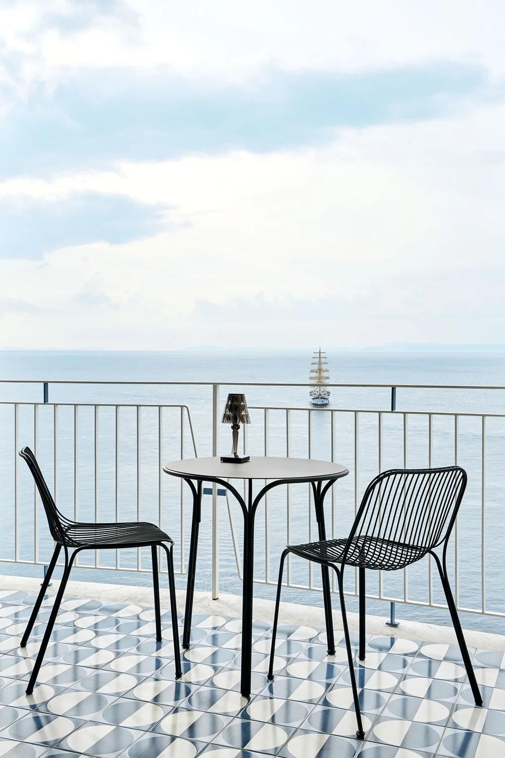 Photo set Kartell HIRAY Table SCHWARZ KAR0619809 0