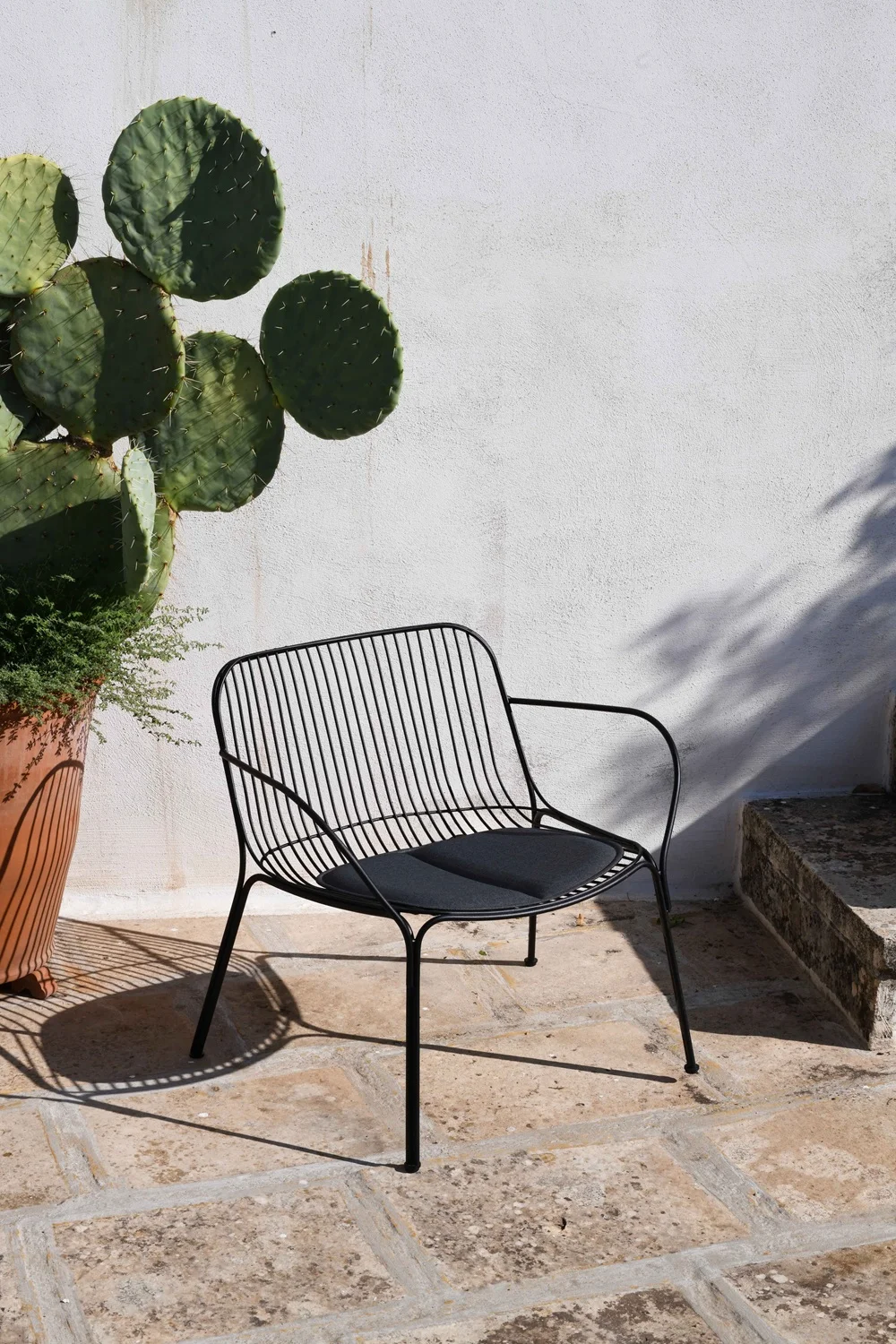 Photo set Kartell HIRAY Armchair Cushion  BRICK RED KAR06196MA 3