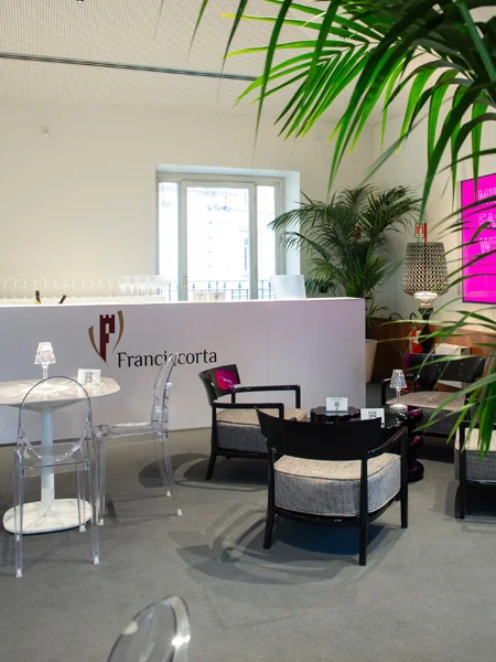 Kartell Lounge - Fashion Hub Market